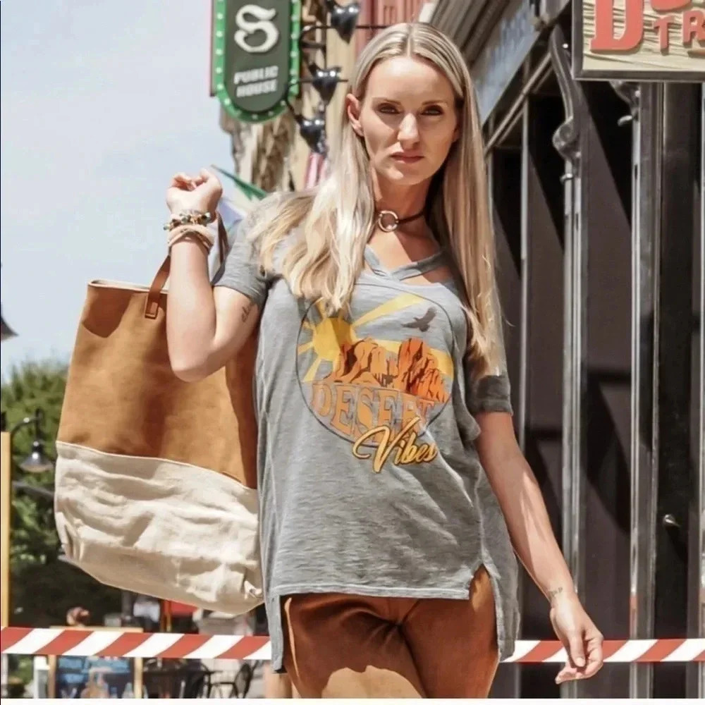 Desert Vibes Graphic Tee - Picture 3 of 11